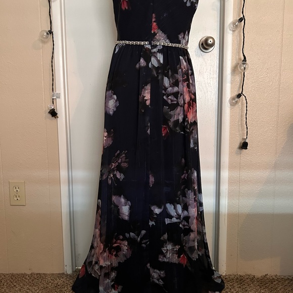 Never worn. SLNKY. Size 8. - Picture 4 of 4